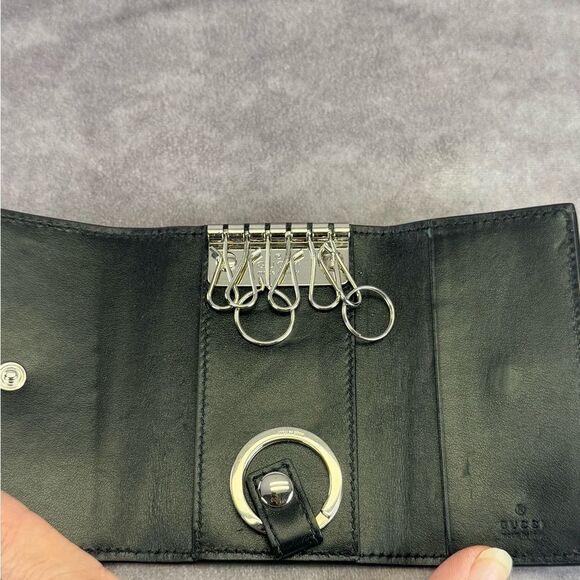 Gucci GG Embossed Leather Key Case Black - Picture 9 of 12